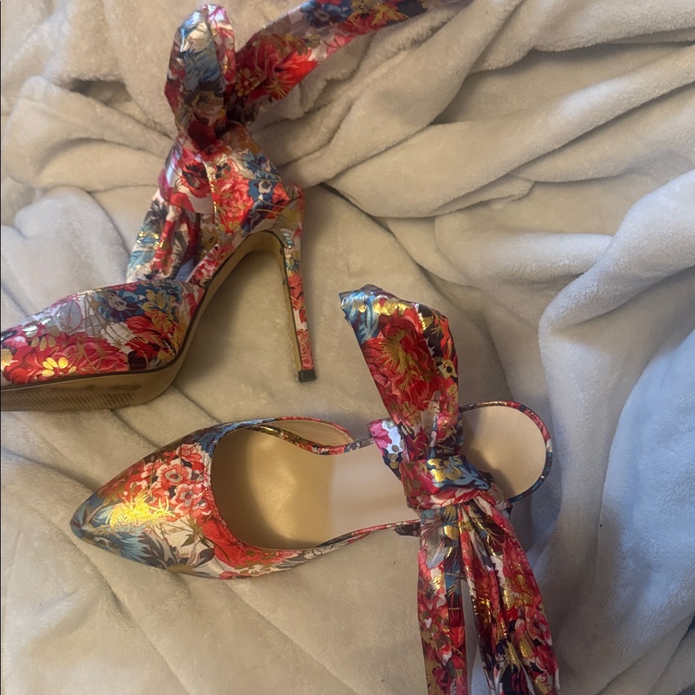 Floral Satin Women's Heels size 42 . Long think ankle ties
